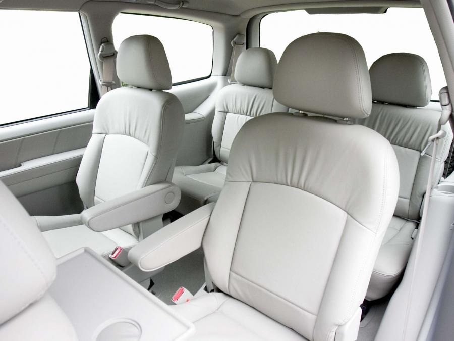  Hyundai Trajet 2004 года  (ZA) (фото 7 из 14)